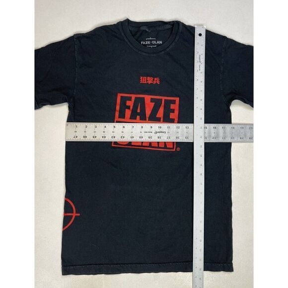 Faze Clan War Goin On Outside No Man Is Safe Graphic T-shirt Men Small Black - Picture 6 of 6